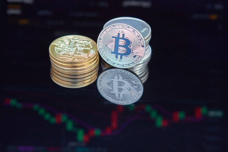 أكوام من عملات رقمية