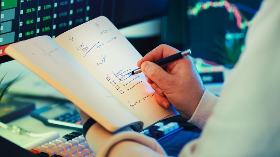 Illustration d'un carnet d'ordres, symbole de rigueur méthodologique en trading quantitatif