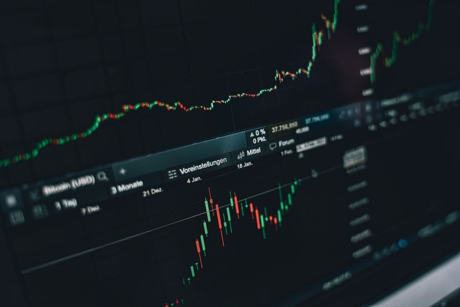 Illustration abstraite du bruit statistique dans les séries temporelles financières