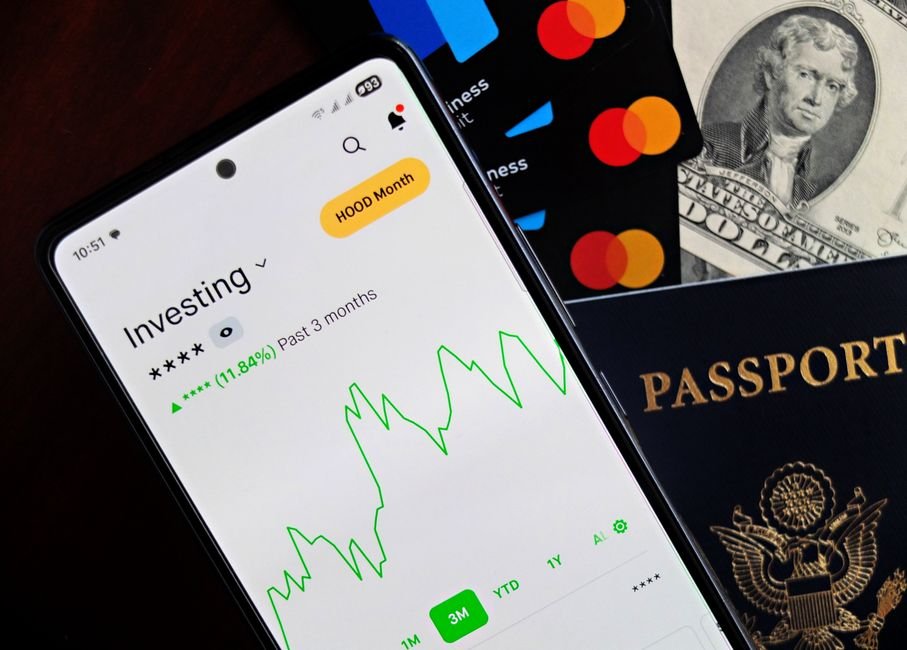 تطبيق استثمار عبر الهاتف