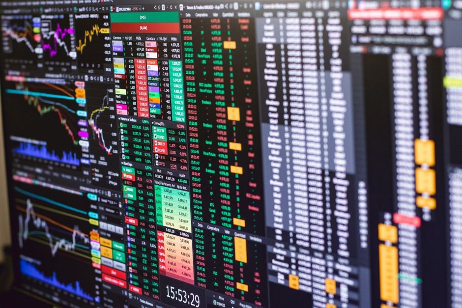 Real-time order book and price screens where slippage occurs