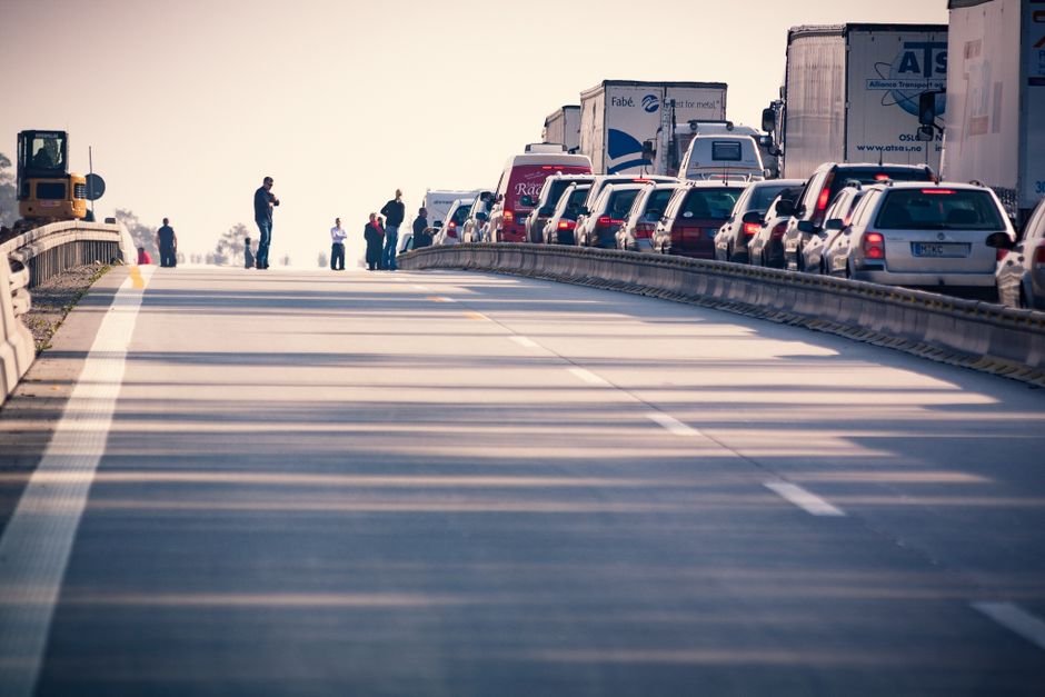 Traffic congestion: a large order in a thin market pays for the room it takes
