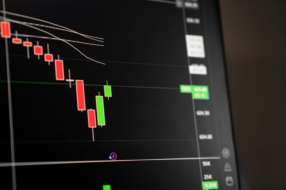 توضيح لتدفق بيانات السوق التاريخية