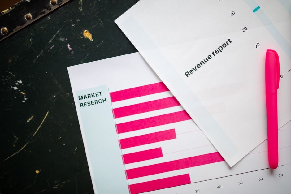 Illustration de barres comparant performance in-sample et out-of-sample